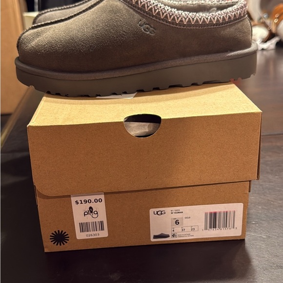 Brand new UGG W/ Tasman Charcoal Grey size 6 or 7 women RSP $160 - Picture 1 of 6